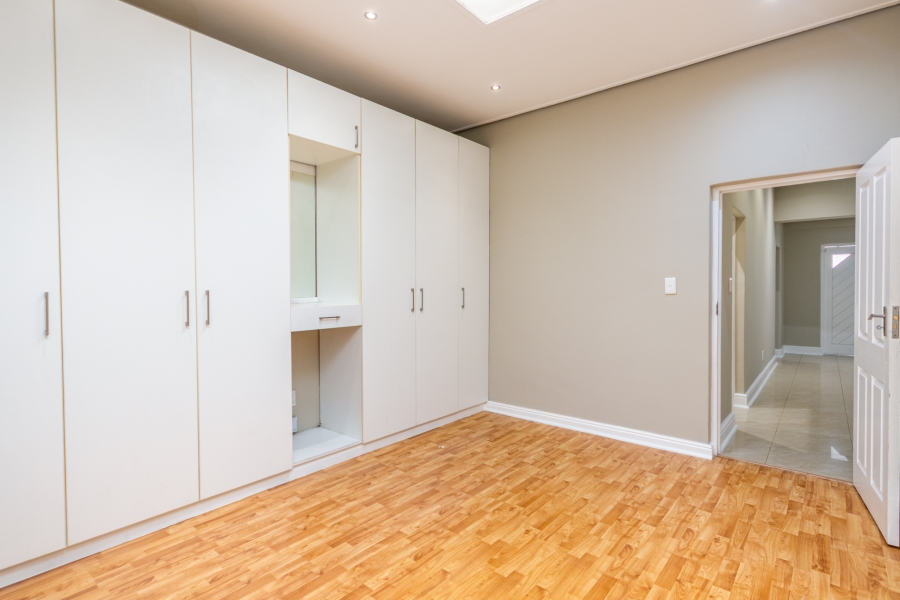 2 Bedroom Property for Sale in Claremont Western Cape